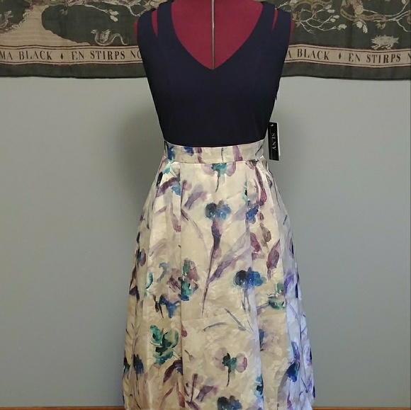 SLNY Dresses & Skirts - NWT SLNY Hi Low brocade dress